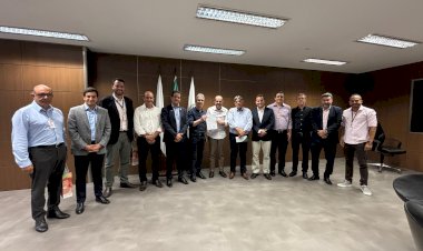 Governador Romeu Zema autoriza projeto de alça viária para Guaxupé em reunião com lideranças locais