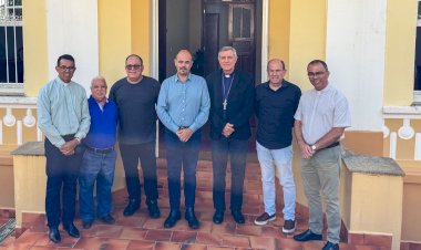 Governador Mateus Simões visita Cúria Diocesana de Guaxupé