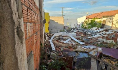 Prefeitura de Guaxupé propõe cobrar do dono os custos para limpar terreno sujo