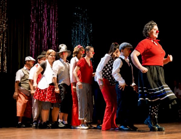 APAE de Guaxupé apresenta espetáculo teatral na Feira do Produtor Rural, em São José da Barra