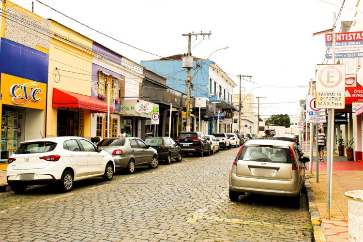 Guaxupé ultrapassa 38 mil veículos e, em Nova Resende, frota já supera número de habitantes