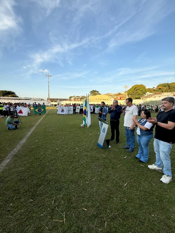 Abertura da 2ª Taça Milton Neves reúne jovens talentos do futebol em Guaxupé