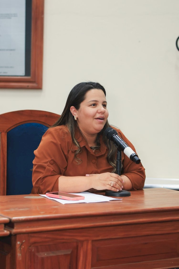 Em Nova Resende, vereadora Valéria Violante toma posse após renúncia de Odair Lobo