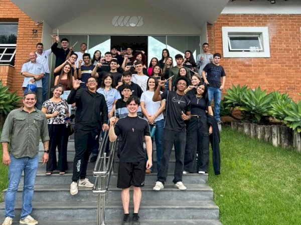 Alunos da Escola Dr. Benedito Leite Ribeiro realizam visita técnica na Exportadora de Café Guaxupé