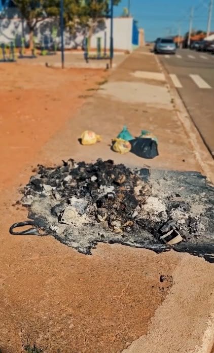 Quatro containers de lixo já foram queimados em Guaxupé após novo ato de vandalismo no Monte Verde