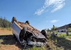 Adolescentes capotam carro na Bauru-Iacanga