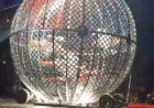 Artistas de circo colidem entre si durante apresentação no “Globo da Morte” em Bauru
