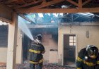 Casa pega fogo no centro de Bariri