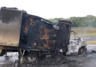 Caminhão de frios pega fogo em rodovia de Bauru