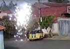 Grávida perde bebê após bater carro em poste, provocar curto em fiação e conseguir salvar filhos