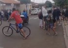 Briga generalizada em saída de escola mobiliza forças policiais em Bariri; adolescente de 15 anos é detido por lesão corporal
