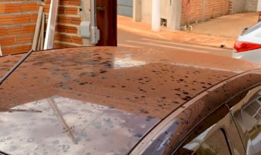 Moradores do Residencial Gilberto Griso sofrem com excesso de terra  e poeira causado por obra da  empresa Frei Comércio em Jaú