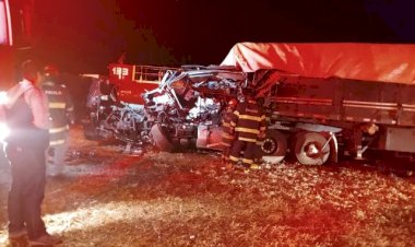 Colisão entre caminhão e dois ônibus deixa um morto e seis feridos em Iacanga