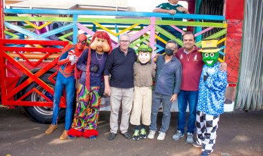 Carreta Lima Limão leva diversão às crianças  da rede municipal de ensino em Itapuí