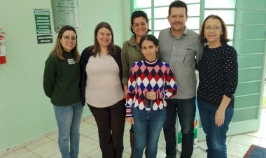 Idosos do CCI em Itaju recepcionam idosos do Lar Vicentino de Bariri