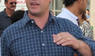 Baririense protocola na câmara pedido de cassação de mandato do prefeito Abelardo Simões; denúncia cita Operação Prenunciado, perdão de dívida tributária da Jaupavi e outros escândalos da gestão