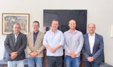 Prefeito Jerri se reúne com Gilberto Kassab para falar sobre convênios que aguardam andamento em Itaju