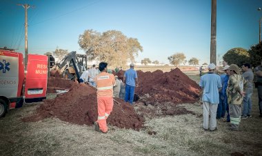 Soterramento em obra do Saemba tira a vida de trabalhador prestes a se aposentar; questões sobre falta de segurança e suposta negligência do Poder Público ficam sem respostas, enquanto sindicato cobra nome dos responsáveis e pede justiça