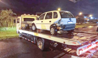 Motorista de veículo de luxo bate em carro popular e foge sem prestar assistência em Jaú