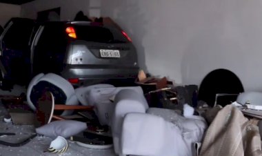 Carro desgovernado invade loja de móveis em Ibitinga