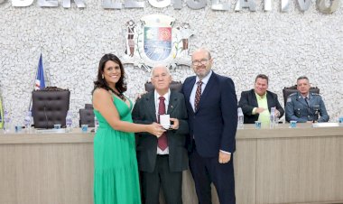Jota Cardoso e Delegado Marcos Araguari recebem “Medalha 16 de Junho” na Câmara de Bariri