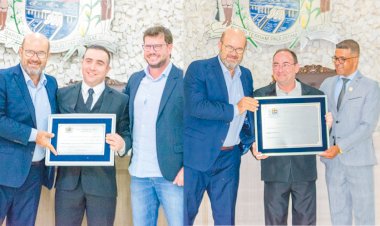 Padre Ériko e dr. Vinícius Coralino recebem Título de Cidadão Baririense