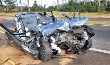 Motorista cochila no veículo e colide com carreta na Pederneiras-Bauru