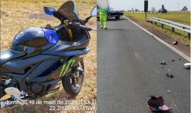 Motociclista morre ao colidir contra defensa metálica em Bauru