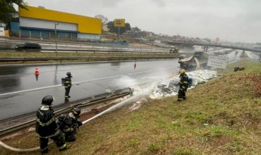 Carga de enxofre altamente tóxica pega fogo em Bauru