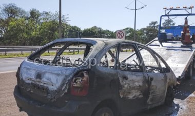 Incêndio em veículo mobiliza Corpo de Bombeiros na rodovia SP-225 em Jaú