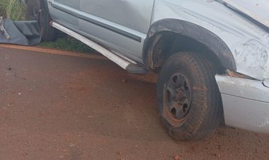 Caminhonete capota na Bariri-Bocaina