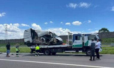 Caminhão e van colidem na Marechal Rondon