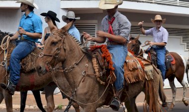 Baile da Rainha e Cavalgada agitam final de semana em Boraceia