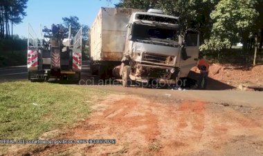 Carreteiro atinge barranco e morre na SP-225