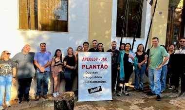 Professores e estudantes protestam contra transferência de diretor de escola estadual em Jaú