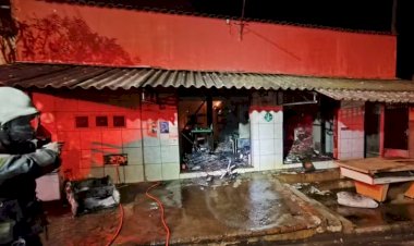 Minimercado é destruído pelo fogo em Jaú