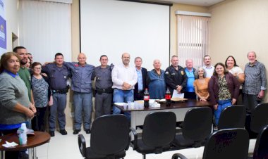 Conseg comemora 40 anos em Bariri: reunião discute caso de estelionato milionário que lesionou clientes de banco, roubo em fazenda de laranjas e outros temas