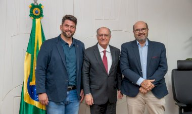 Geraldo Alckmin recebe Airton Pegoraro e Parraguinha no gabinete da vice-presidência da República, em Brasília