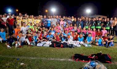 Alunos do Arrudão recebem Kit Esportivo da Deputada Maria Rosas