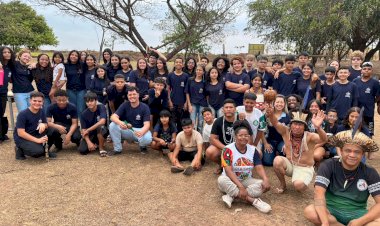 Alunos da Escola Ephigênia visitam aldeia indígena em Avaí