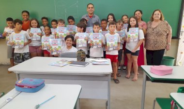 Bombeiro na Escola: Alunos da Emef Angela recebem capacitação em sala de aula
