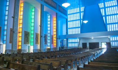 Matriz de Bariri ganha pintura nova, molduras na via-sacra e outros reparos; “Cuidados de manutenção, limpeza e embelezamento”, diz Padre Lázaro