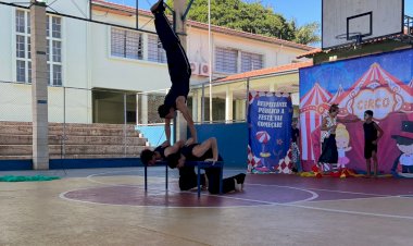 Projeto circense da Escola Ephigênia encanta estudantes em apresentações em Brotas e Torrinha