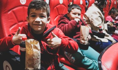 Supermercado Michelassi promove acesso ao cinema para mais de 600 crianças pelo Cine Clubinho Bariri
