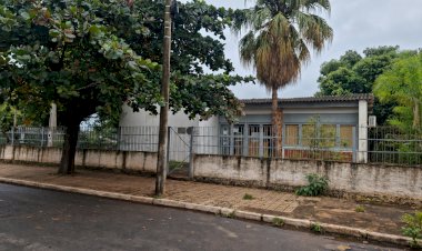 Meio Ambiente fiscaliza falta de árvores no calçamento público de Bariri; imóveis sem plantio serão notificados