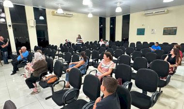 Público presente em audiência é contra reabertura de rua na Praça da Matriz por unanimidade
