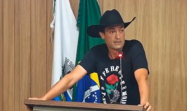 Vereador diz que vídeo viral em que aparece quebrando imagem de santa é antigo e confirma licença da Câmara de Torrinha para cuidar da saúde