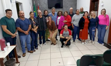 “Prefeitura de Itapuí não cumpre o piso nacional do magistério”, diz professor Ricardo Guarnieri durante audiência pública da Educação