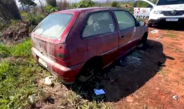 Carro furtado em Boraceia é localizado destruído em Bauru