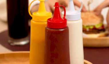 Fim das bisnagas! Adiada para fevereiro de 2027 regra que proíbe recipientes compartilhados de molhos em bares e restaurantes